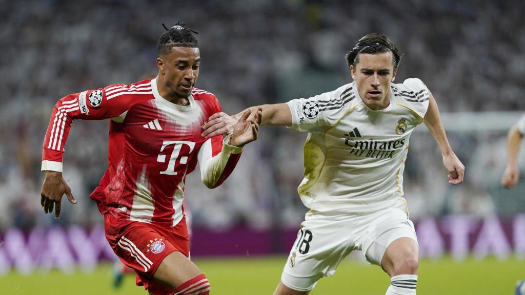 Duelo entre Olise y Carreras durante el Real Madrid - Bayern