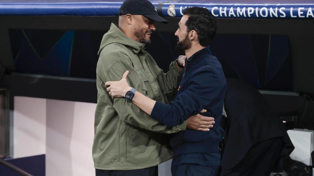 El saludo entre Kompany y Arbeloa antes del Real Madrid - Bayern