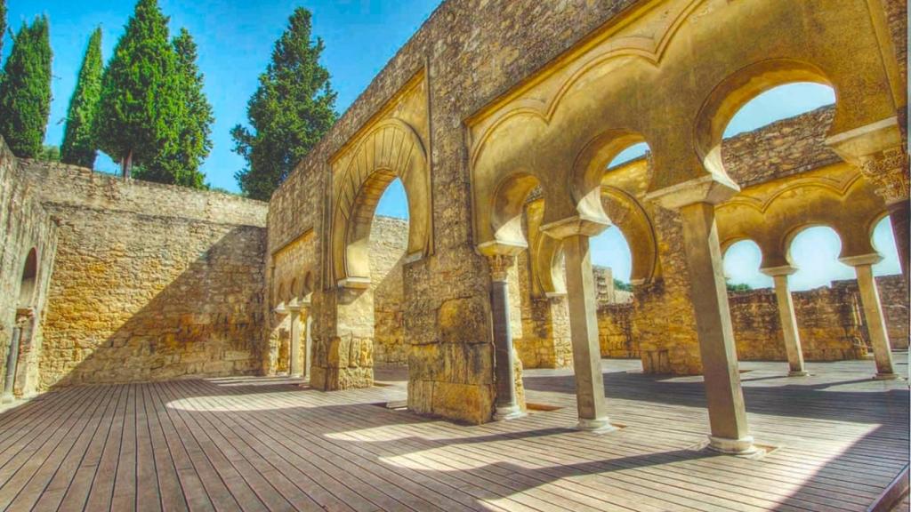 La ciudad española Patrimonio de la Humanidad que puedes recorrer a pie: esconde bajo tierra una capital legendaria