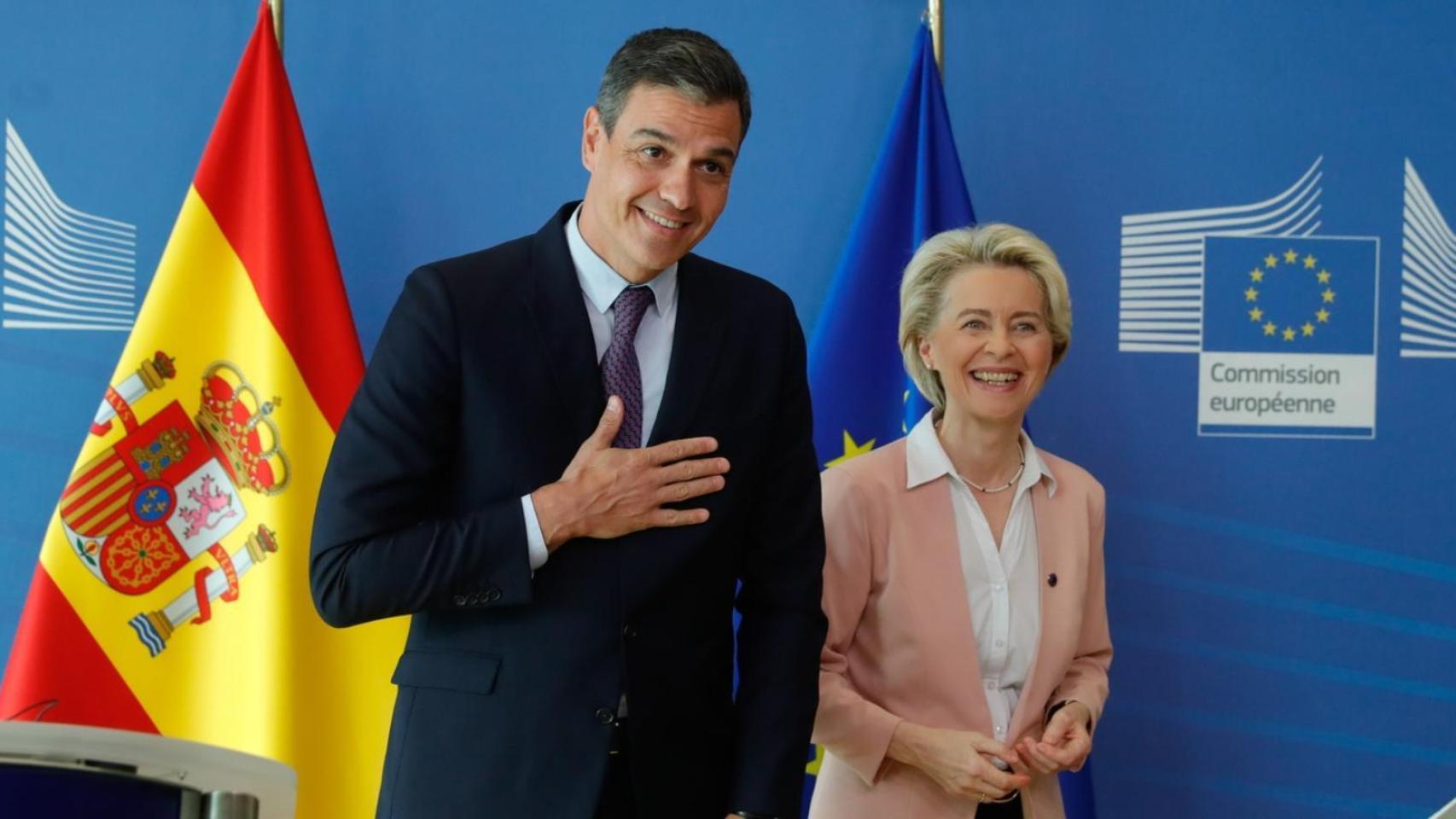 El presidente del Gobierno, Pedro Sánchez y la presidenta de la Comisión Europea, Ursula von der Leyen.