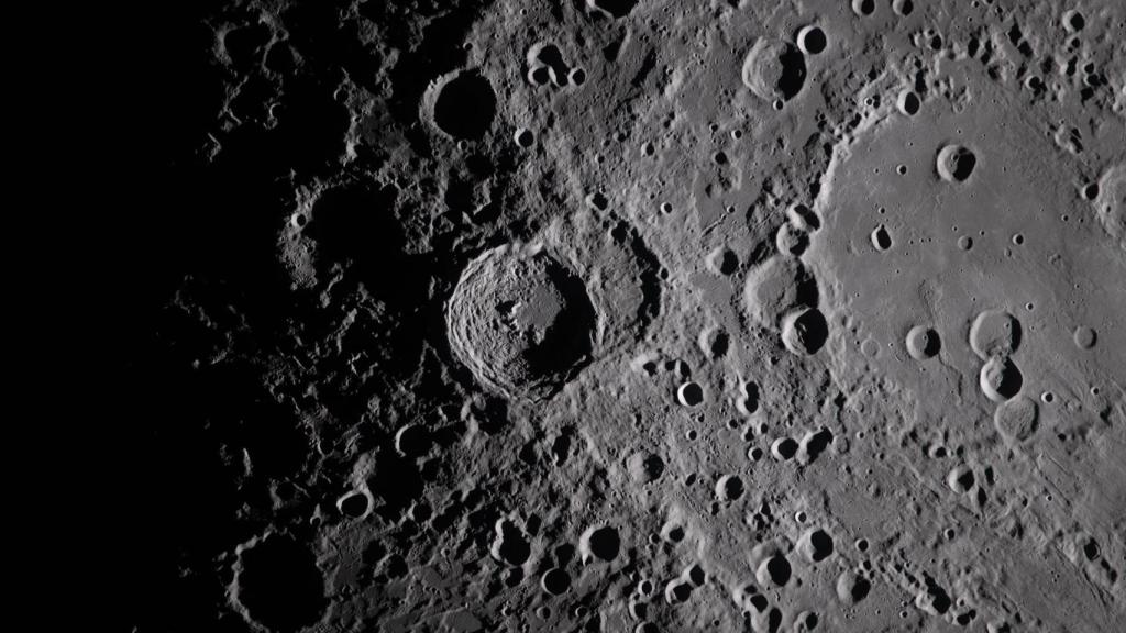 Las imágenes de la Luna tomadas durante el sobrevuelo de Artemis II de la NASA