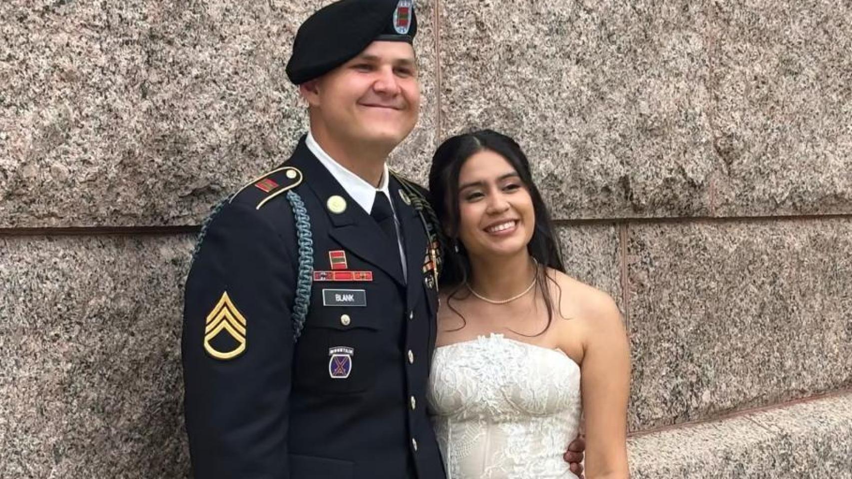 El sargento Matthew Blank y Annie Ramos el día de su boda el pasado marzo.