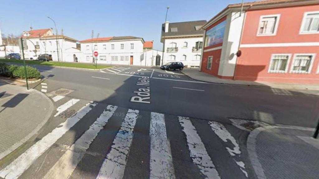 Un motorista resulta herido tras chocar con un coche en la ronda de Nelle, en A Coruña