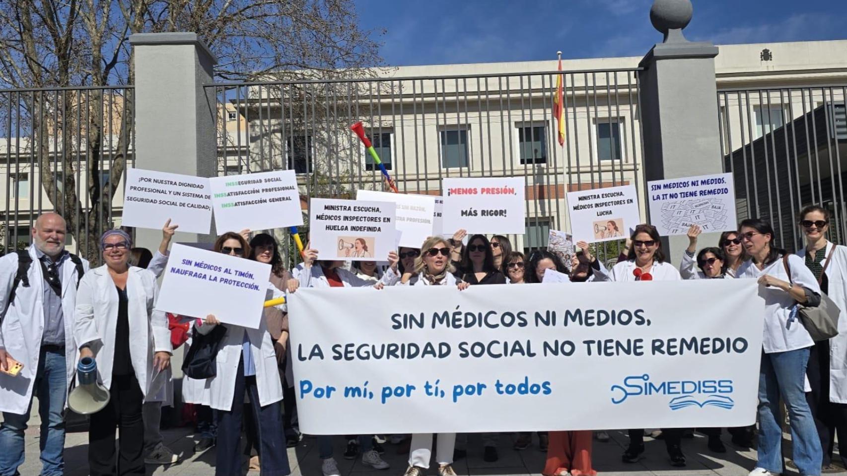 Manifestación tras la huelga de médicos inspectores de la Seguridad Social.