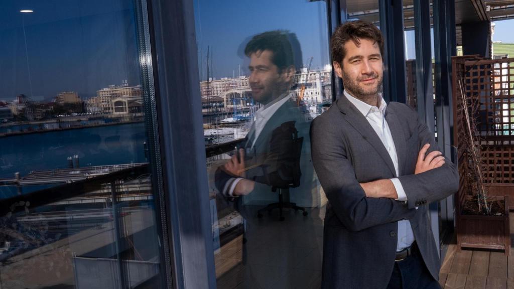 Milo McBride en la sede de Base 2 en la Marina de Valencia.