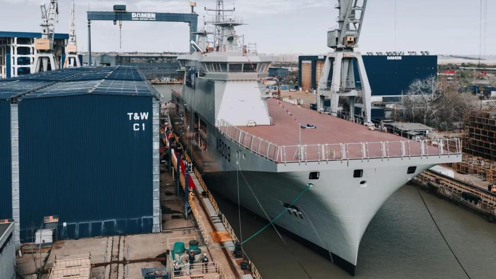 El portadrones 'NRP D. João II' de la Marina de Portugal