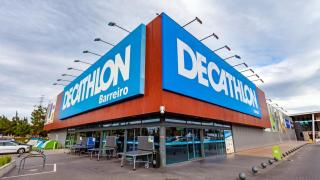 Fachada Decathlon.