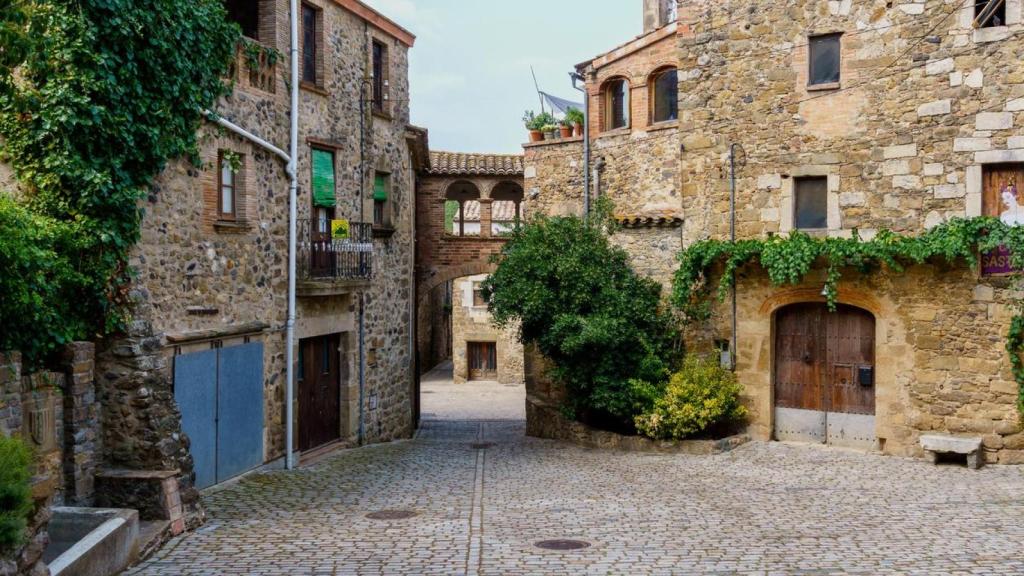 Púbol, localidad del municipio de La Pera, en la comarca del Baix Empordà