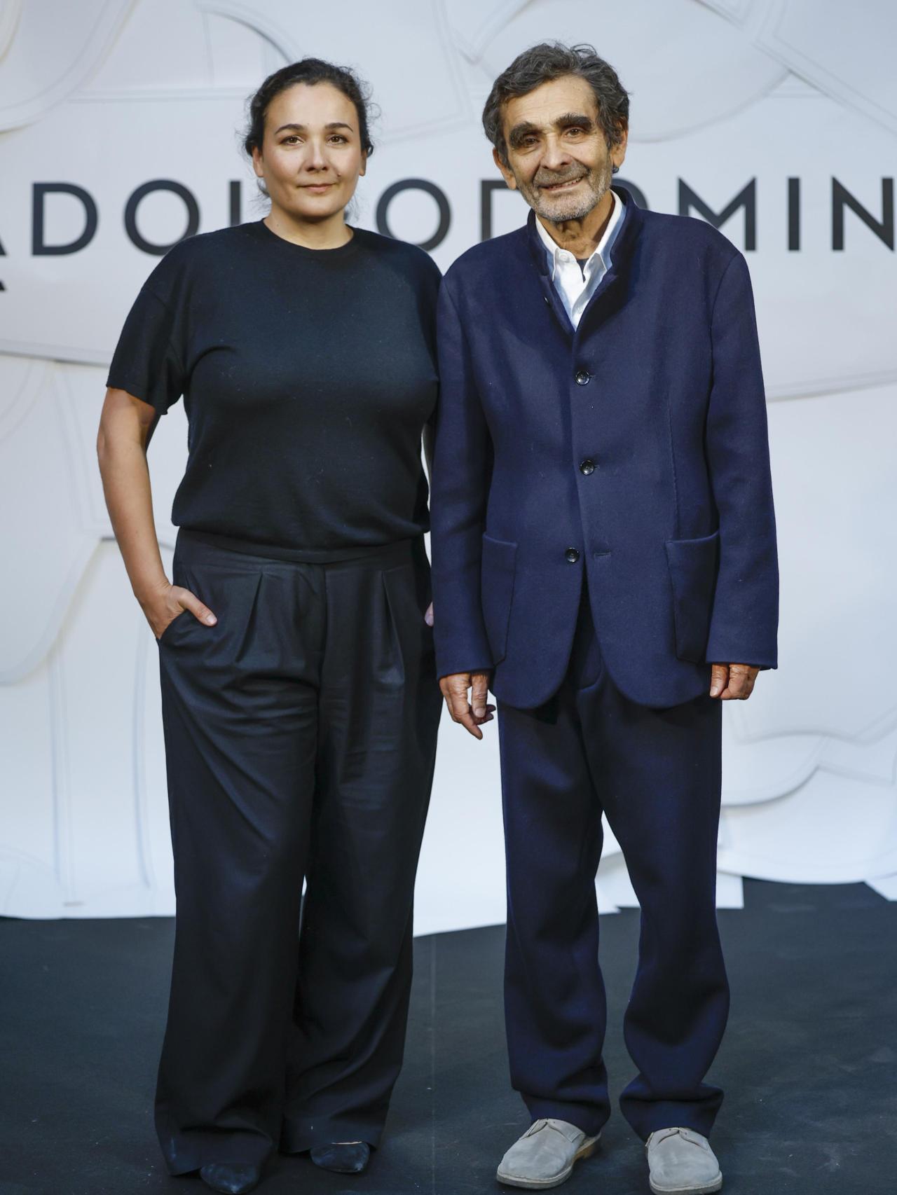 Padre e hija en la presentación de la película del diseñador en Madrid.