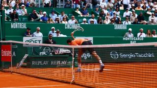 Medvedev rompe la raqueta durante el partido contra Berretini.