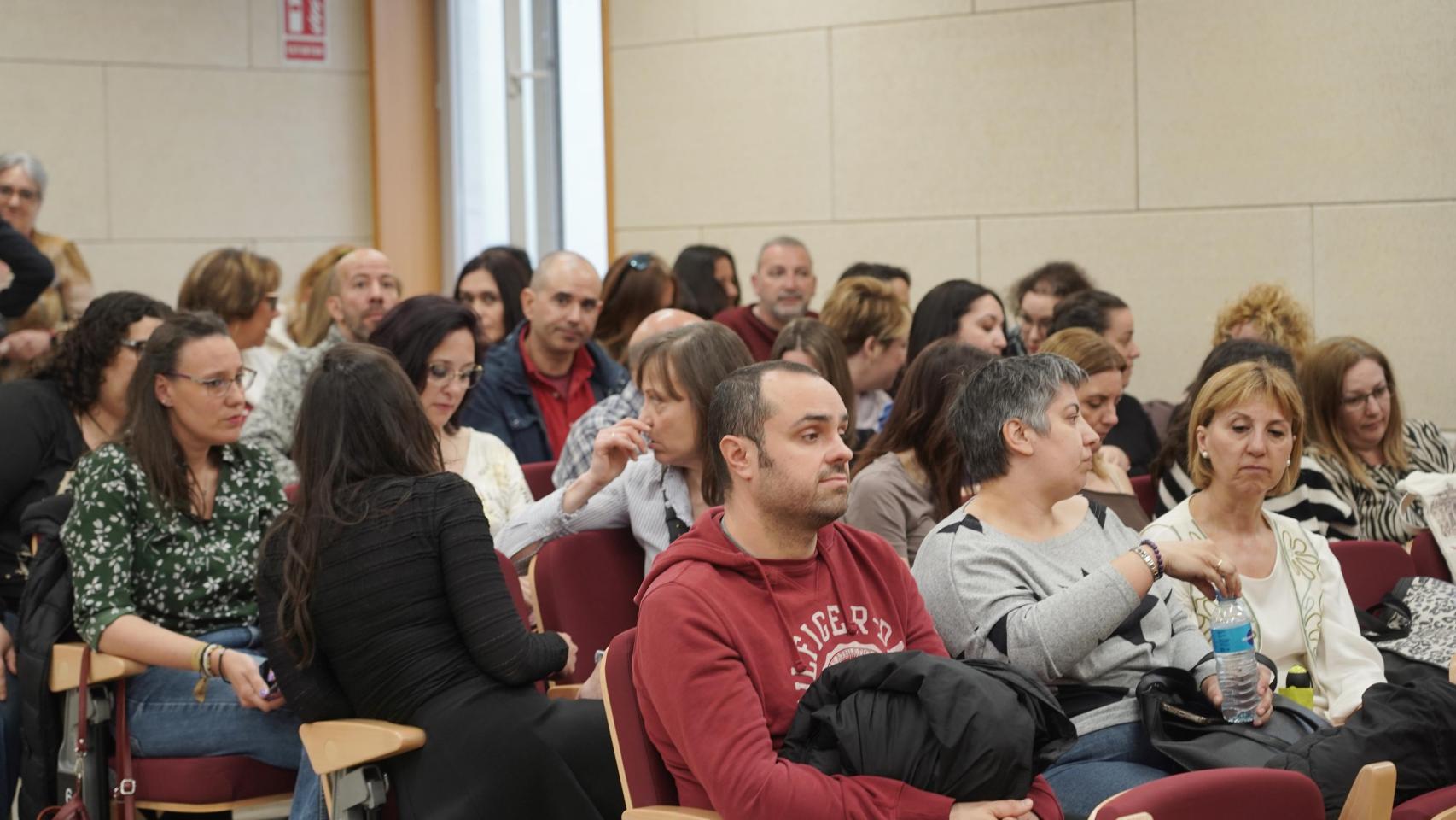 Asamblea de UGT para abordar la situación de los trabajadores del sector de medianas superficies comerciales
