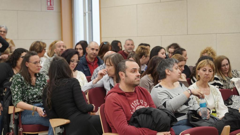 Asamblea de UGT para abordar la situación de los trabajadores del sector de medianas superficies comerciales