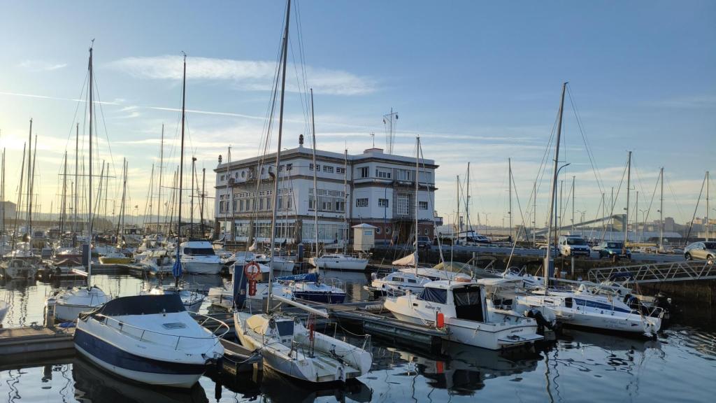 La alcaldesa de A Coruña descarta más seguridad en la dársena: No vamos a vallar el Puerto