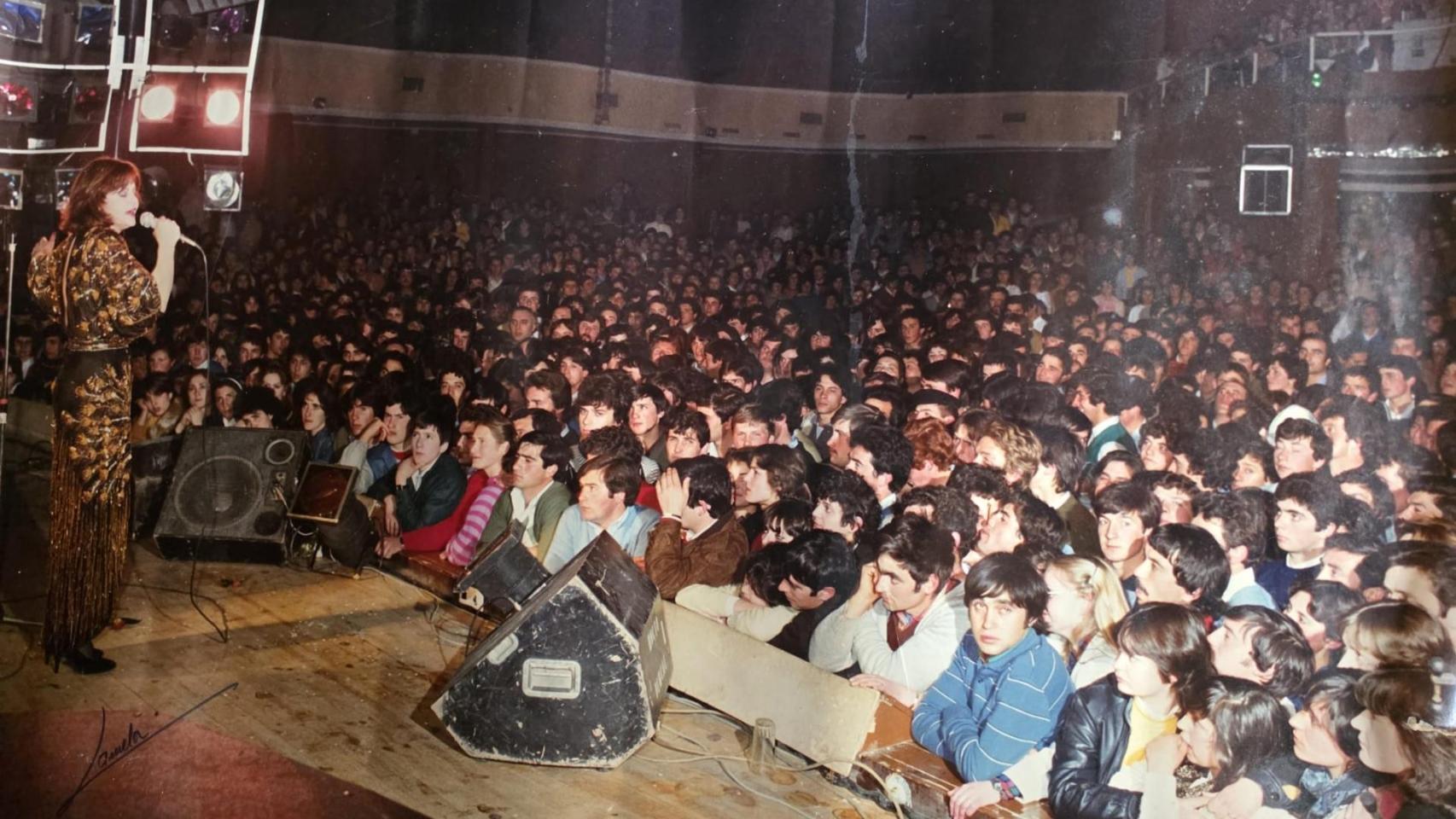 Dona Dana durante el concierto de Rocío Dúrcal.