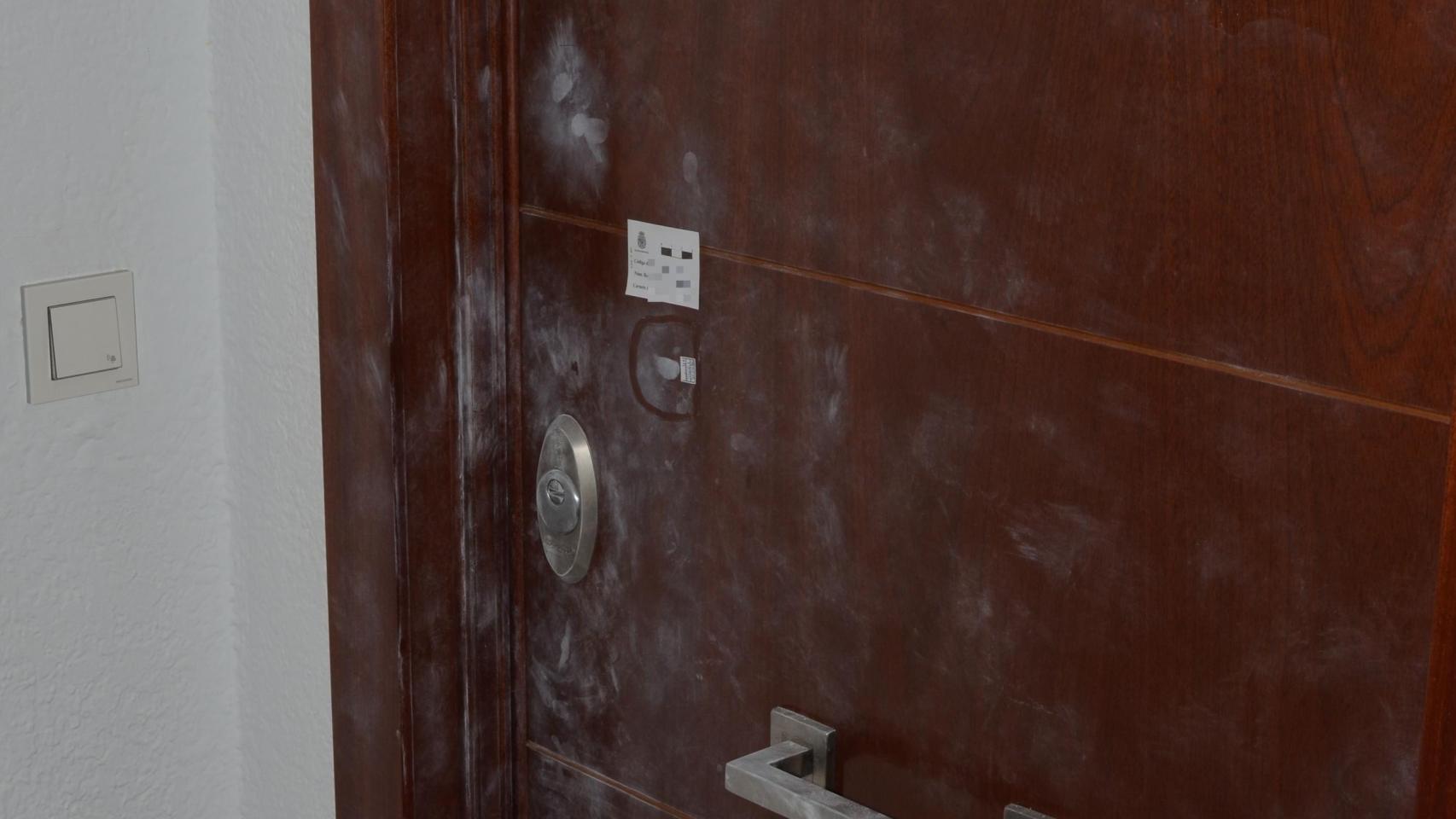 Una de las puertas forzadas.