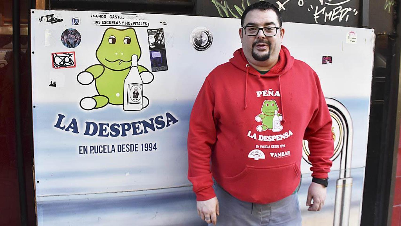 Iván de Frutos Calvo en La Despensa atendiendo a EL ESPAÑOL de Castilla y León.