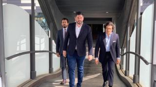 Los representantes de Vox, este miércoles, tras la reunión con el PP en Zaragoza.