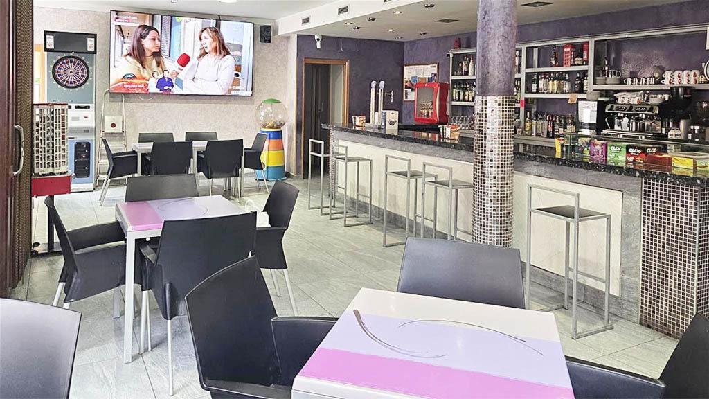 Imagen del interior del Truman's Bar en Siete Iglesias de Trabancos.