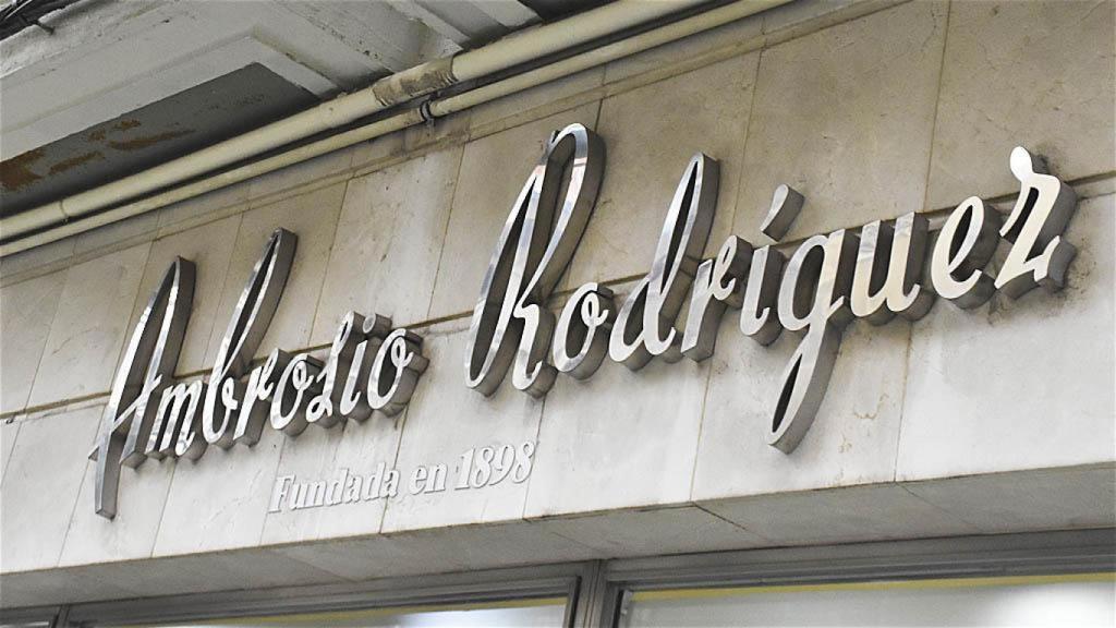 Letrero de Ambrosio Rodríguez en Valladolid.