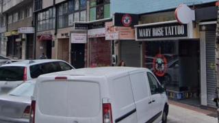 Estudio de tatuajes okupado