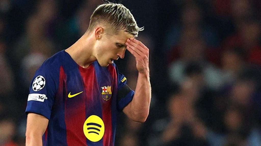 Dani Olmo, desanimado durante el partido ante el Atlético.
