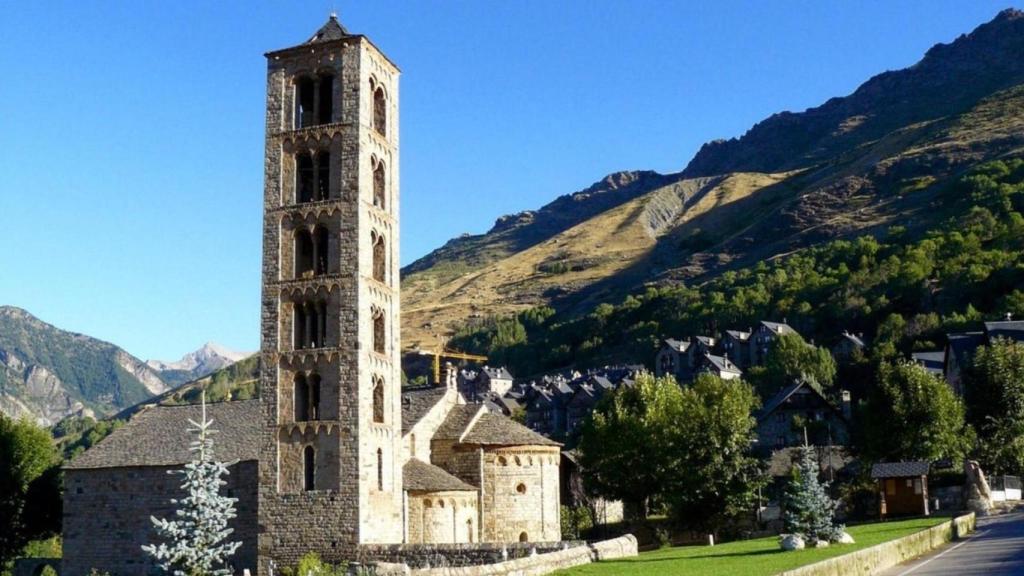 El pueblo Patrimonio de la Humanidad que puedes recorrer a pie: oculta el secreto del arte románico en España