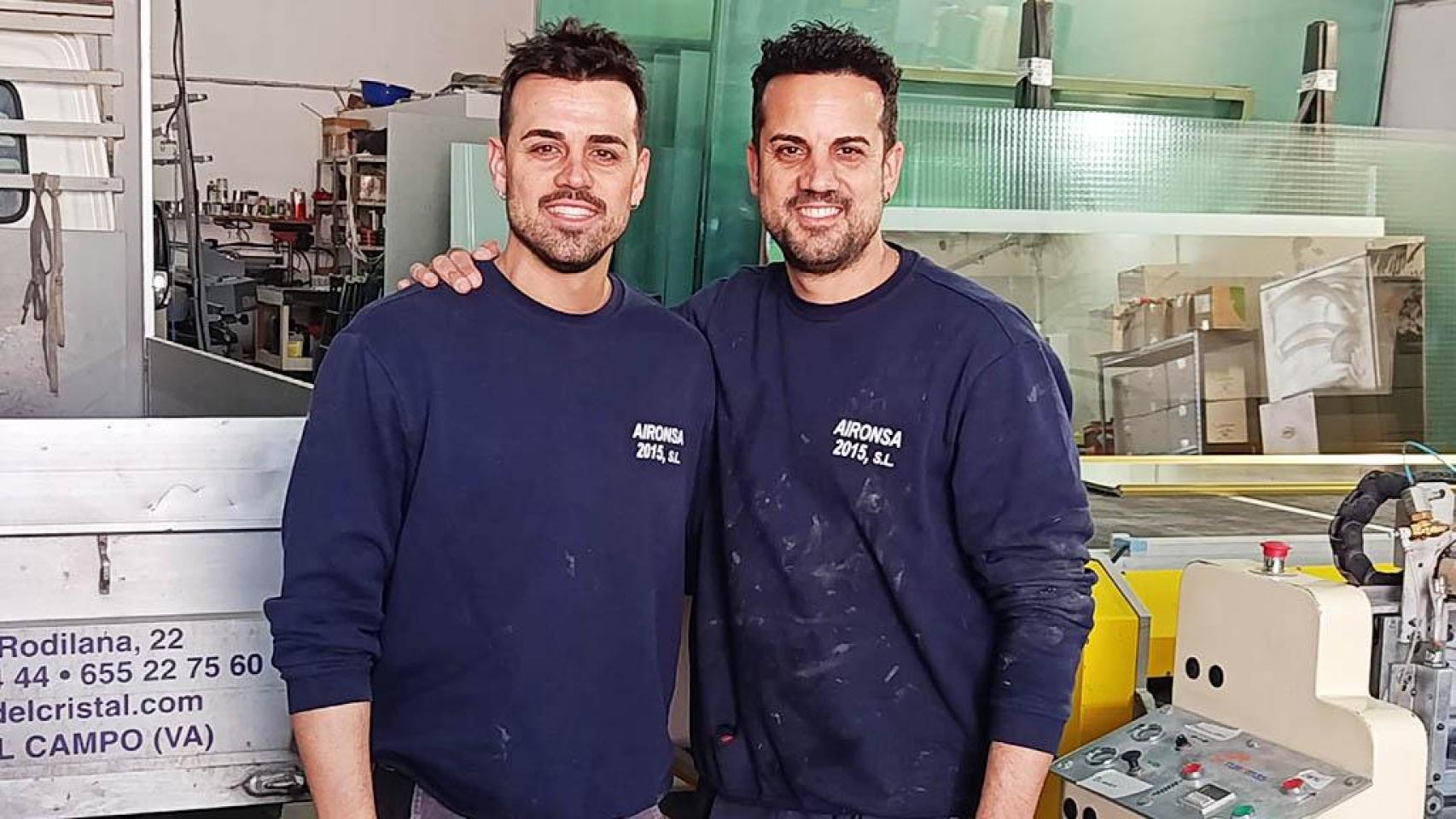 Iñaki a la derecha y Alejandro a la izquierda en La Boutique del Cristal.