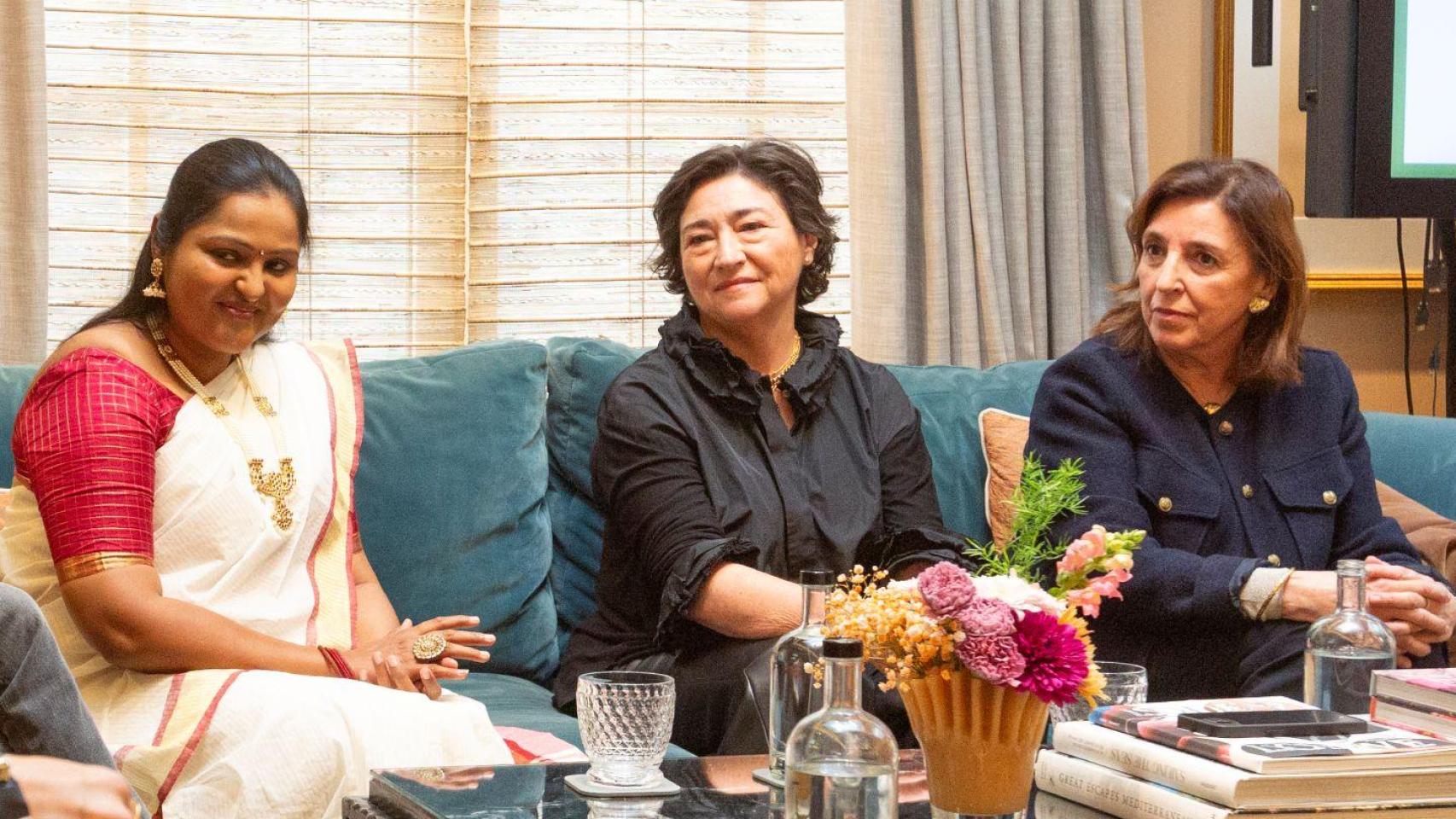 Amritha Krishnamoorthy,, Sole Alonso y María Ángeles Freixenet.