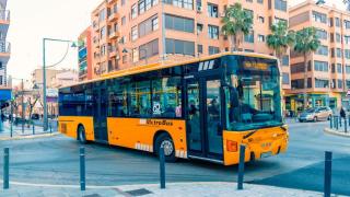 Un autobús del servicio metropolitano de Valencia. EE