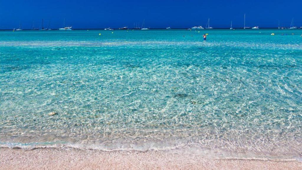 Las aguas cristalinas de Es Trenc en Mallorca.