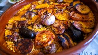 Imagen de ilustración de un arroz al horno.