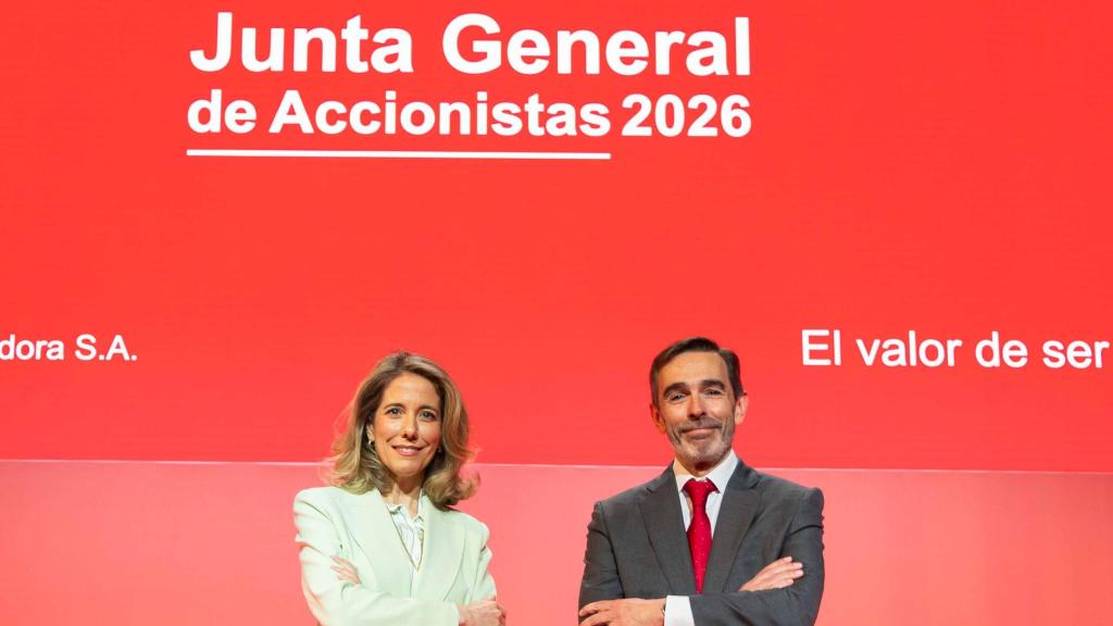 La consejera delegada de Línea Directa, Patricia Ayuela y Pablo González, secretario general de Línea Directa.