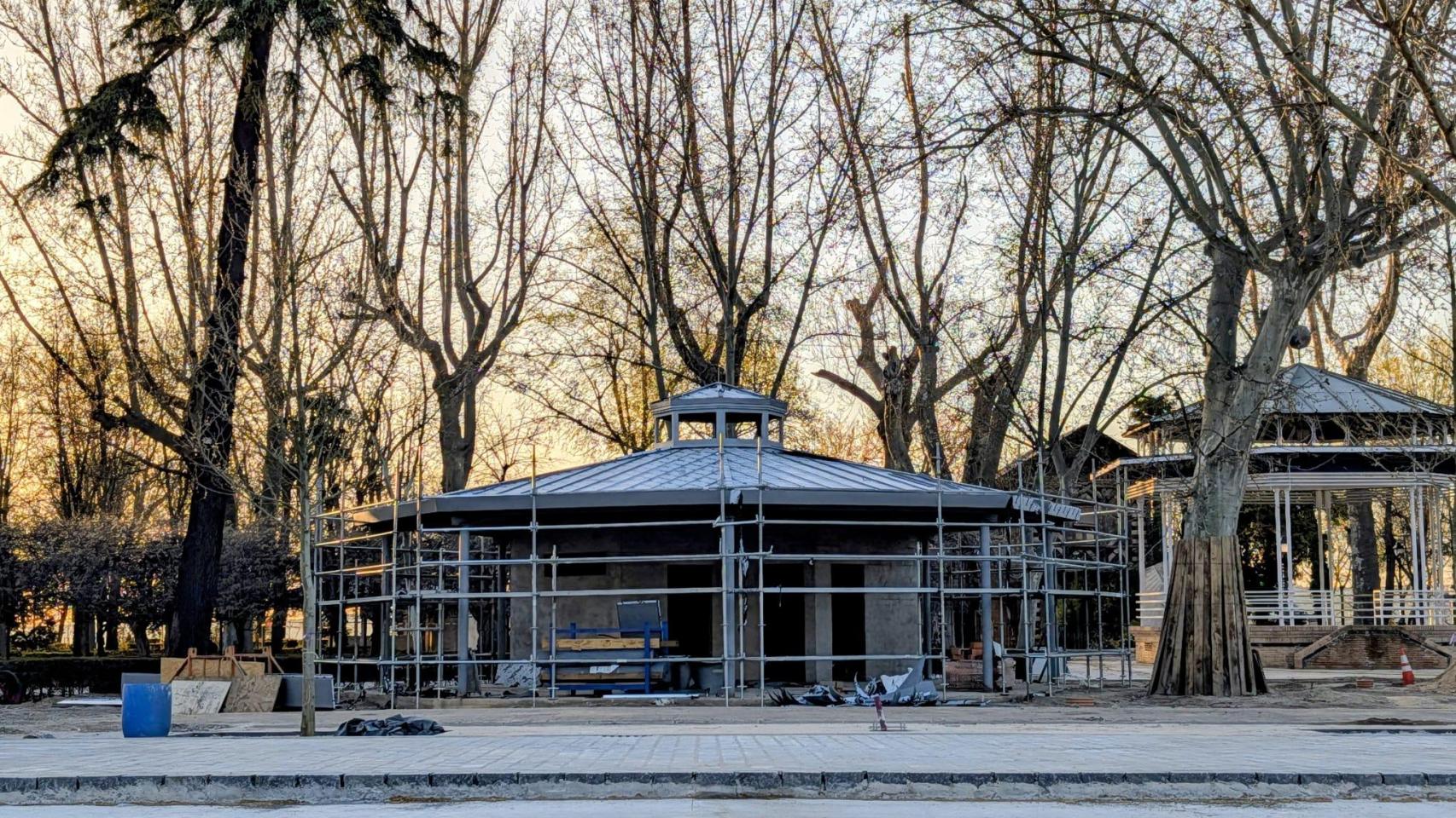 Los quioscos siguen en obras.