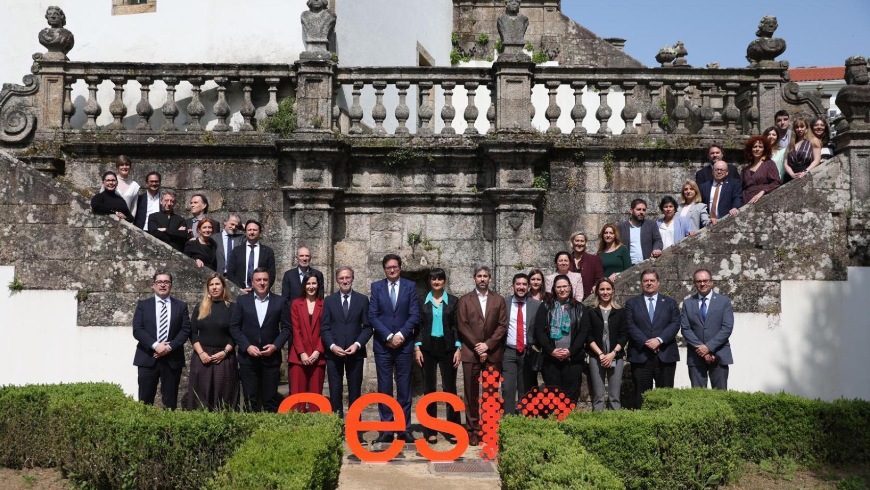Imagen de las autoridades previa a la reunión.