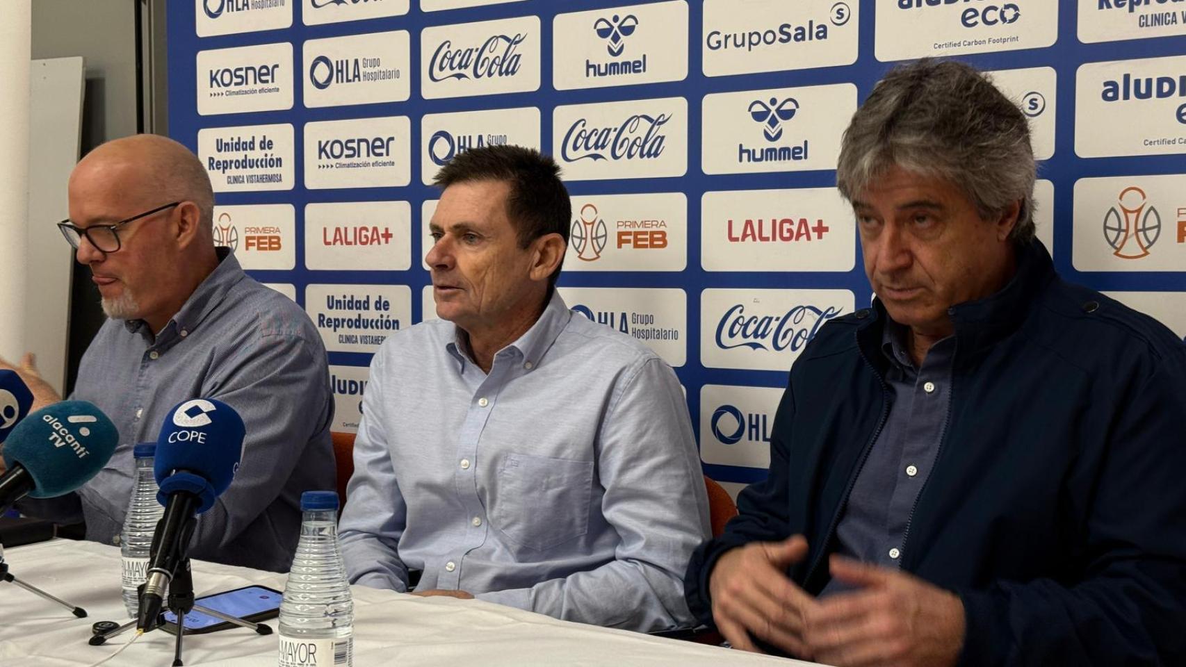 En el centro de la imagen, Armando Guerrero, nuevo director deportivo del Lucentum.