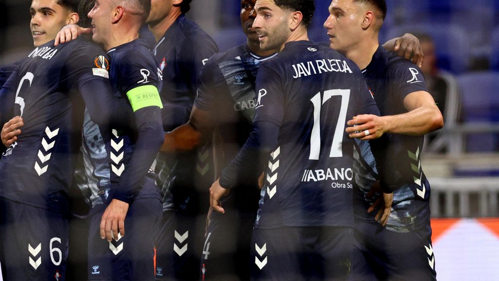 Jugadores del Celta celebrando durante el partido contra el Lyon.
