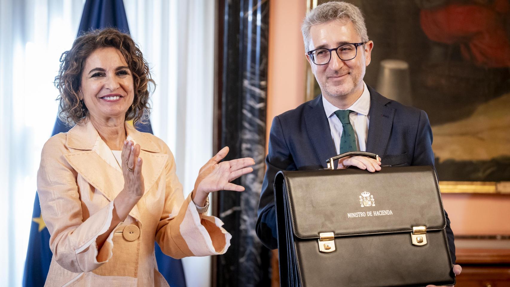 María Jesús Montero y Arcadi España, durante el acto de traspaso de cartera del Ministerio de Hacienda. Europa Press / A. Pérez Meca