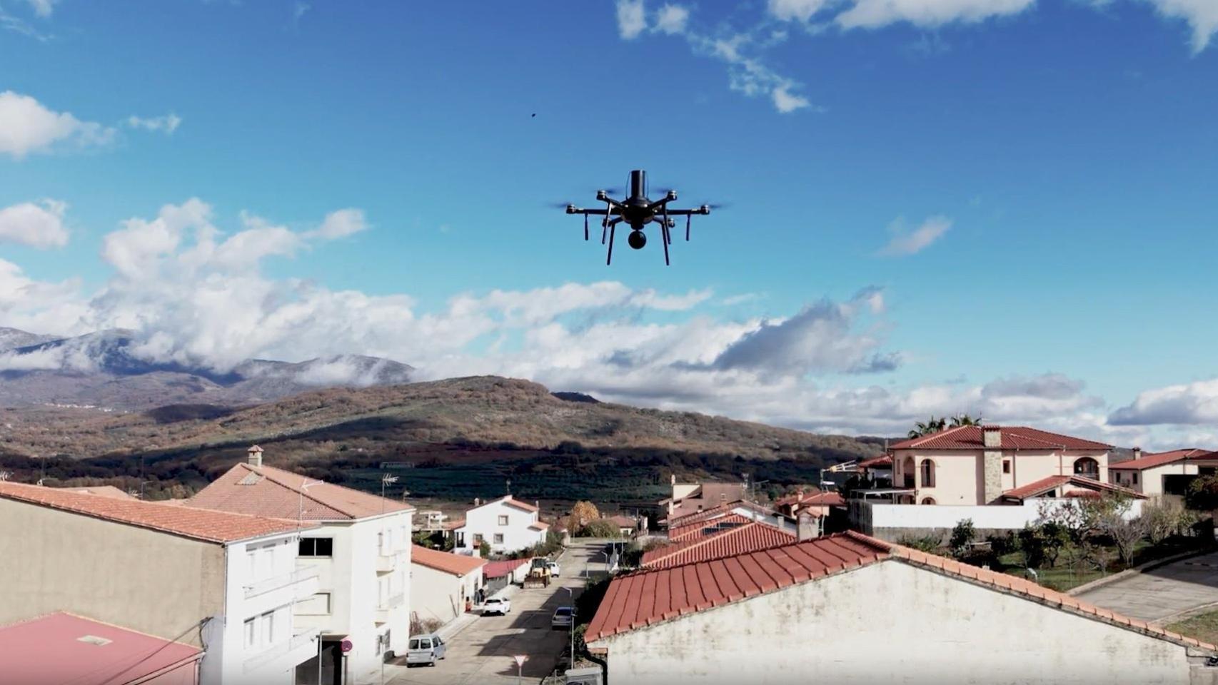 Dron de Telefónica sobrevolando Cuacos de Yuste (Cáceres).