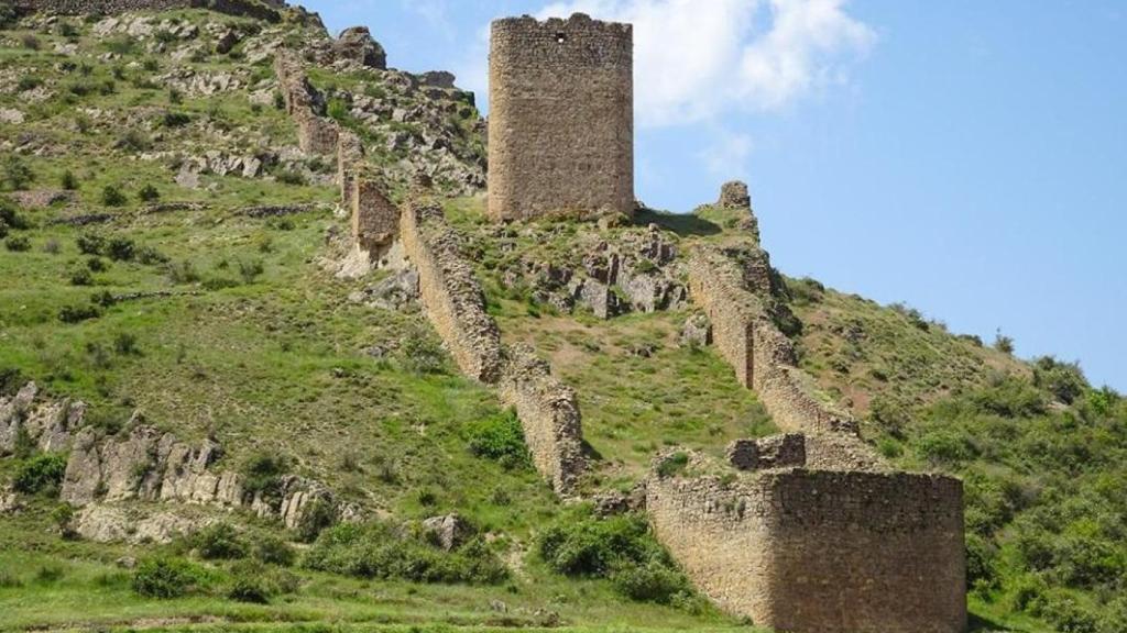 Una parte de la muralla de Villa Moya.