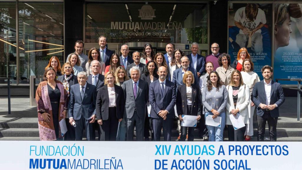 Foto de familia del acto de entrega de los reconocimientos de la XIV Convocatoria Anual de Ayudas a Proyectos de Acción Social.
