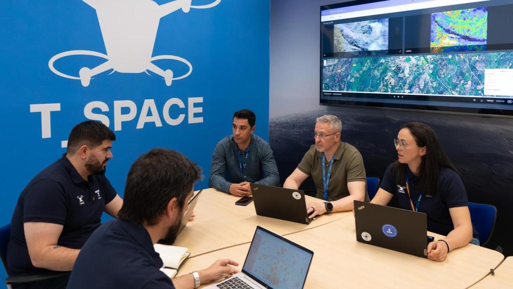 Reunión de los pilotos de los drones conectados en remoto de Telefónica
