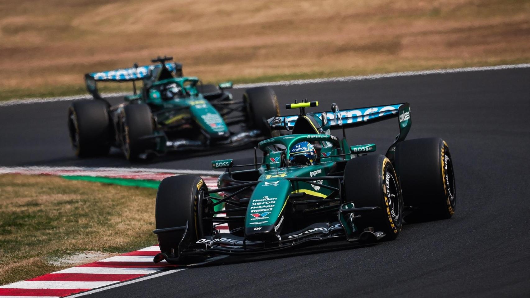 Fernando Alonso, por delante de Lance Stroll en el GP de Japón.
