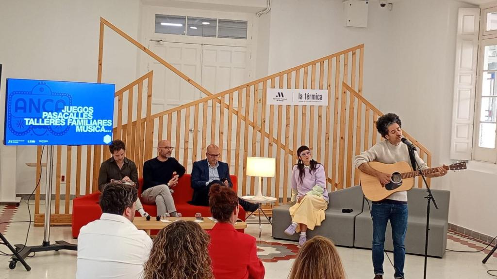El cantante marroquí Rashid B, hoy en la presentación de las actividades del segundo trimestre de La Térmica.
