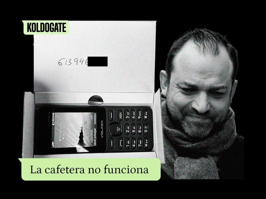 Víctor Ábalos, junto a una de las cafeteras con las que se comunicaba la trama.