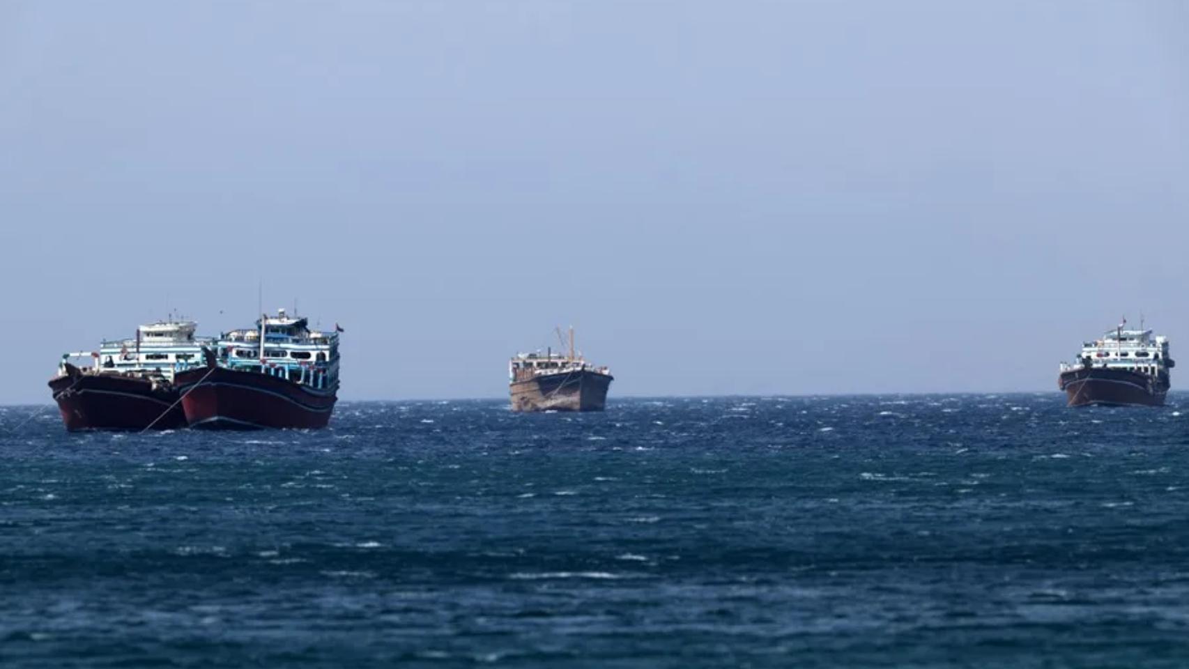 Imagen de archivo de barcos en el estrecho de Ormuz.