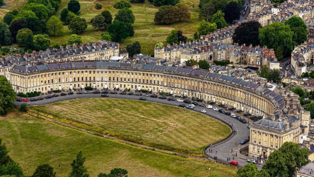 Vista aérea del Royal Crescent en Bath Somerset, Inglaterra