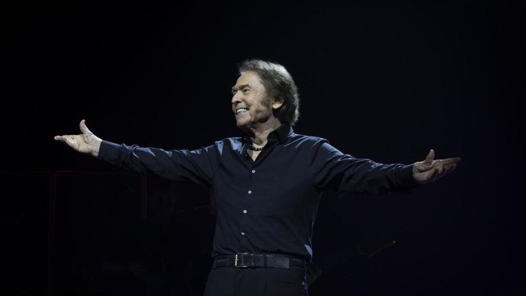 Raphael en uno de sus conciertos.