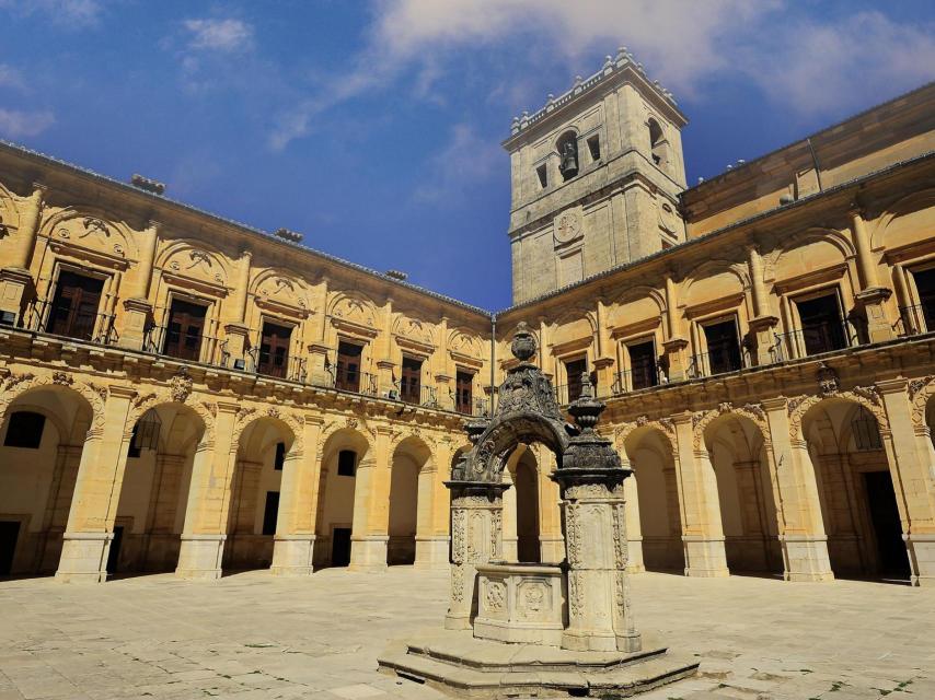 El claustro del monasterio de Uclés.