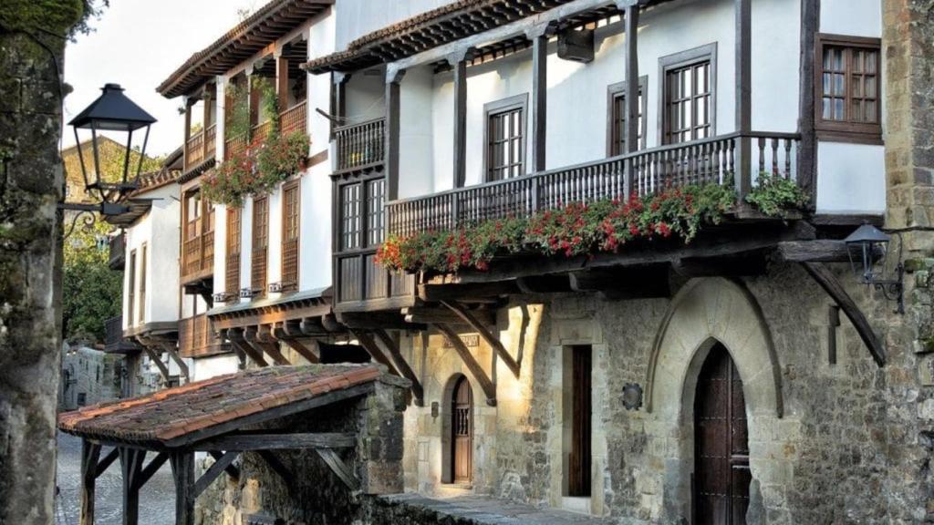 El pueblo Patrimonio de la Humanidad que puedes recorrer a pie: es una joya medieval con una Capilla Sixtina