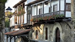 El pueblo Patrimonio de la Humanidad que puedes recorrer a pie: es una joya medieval con una Capilla Sixtina